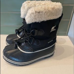 Kids sorel boots- used size 13